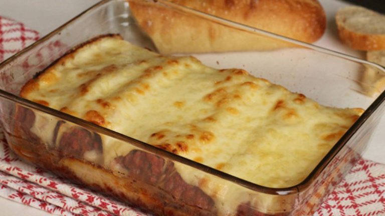 Canelones De Carne Picada Y Bechamel